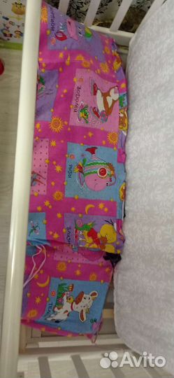 Детская кроватка с маятником