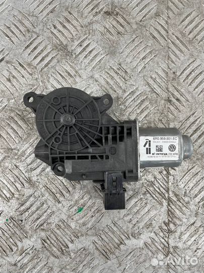 Мотор стеклоподъемника левый передний Фольксваген