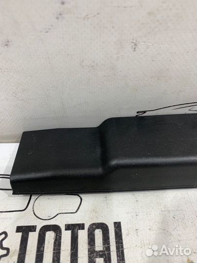 Направляющая люка левая Nissan Patrol Y61 RD28