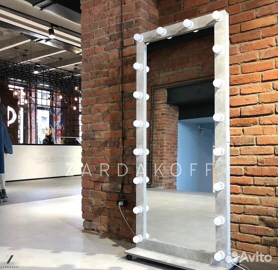 Гримерное зеркало с подсветкой