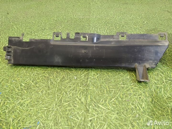 Дефлектор радиатора лев. BMW X3