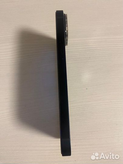 Телефон iPhone 14