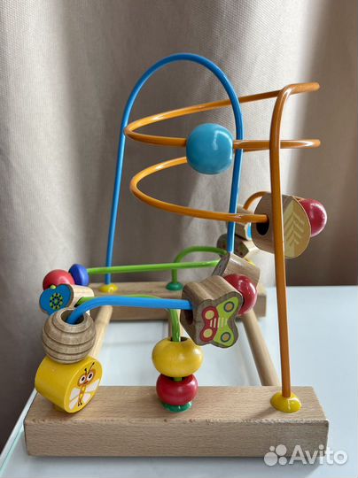 Яркий деревянный лабиринт