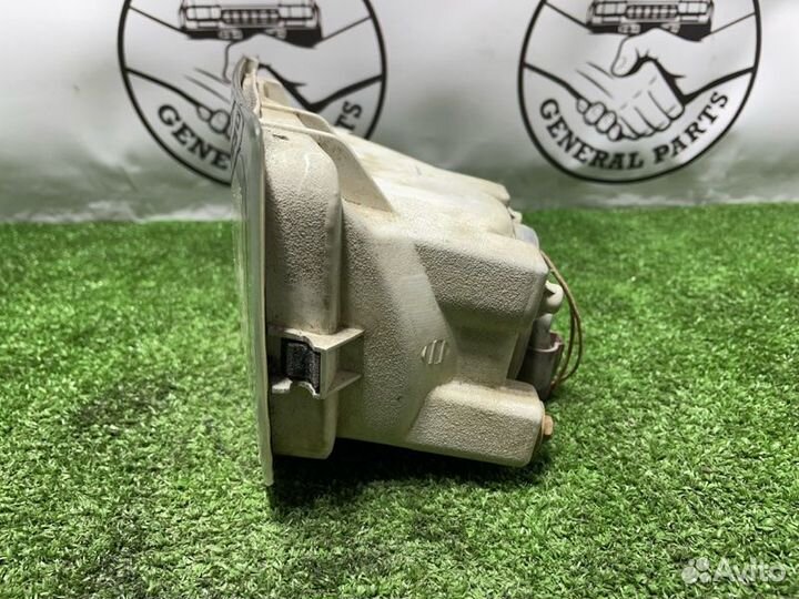 Фара противотуманная передняя левая Toyota Land