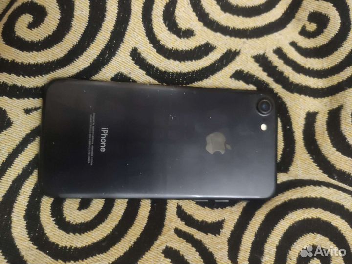 Телефон iPhone 7