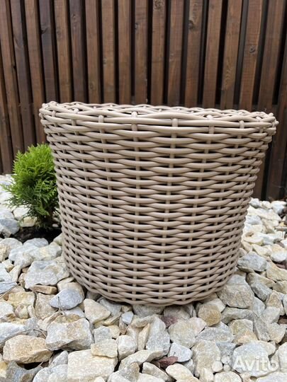 Кашпо из ротанга (полиротанга)