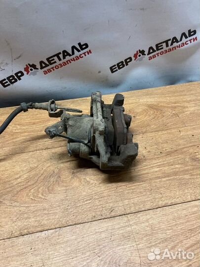 Суппорт тормозной передний правый Audi 100