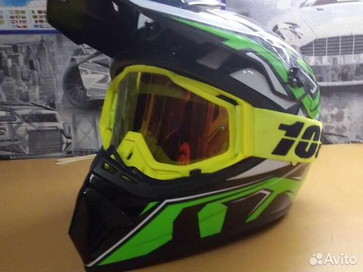 Кроссовый шлем