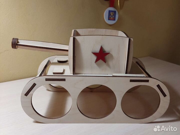 Танк сувенирный игрушка