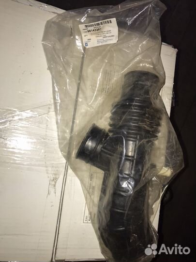 Патрубок на впускной коллектор дэу Нексия