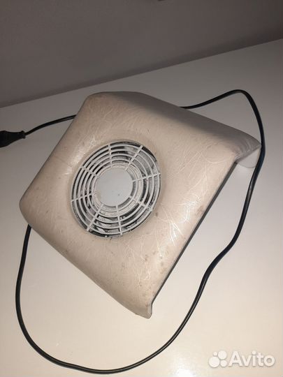 Вытяжка и лампа для маникюра