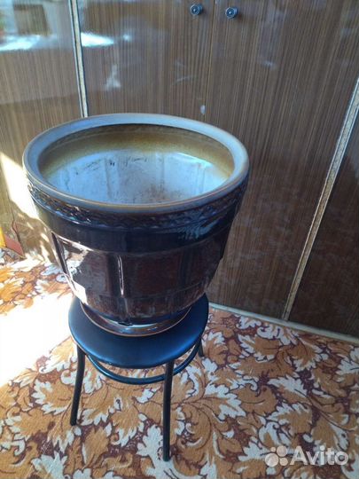 Большой керамический горшок