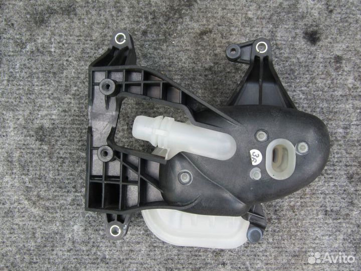 Расширительный бачок охлажден. турбин Mercedes 157