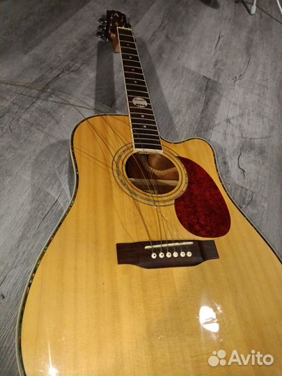 Акустическая гитара под восстановление
