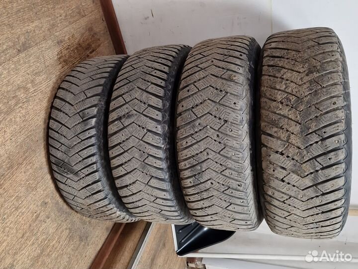Goodyear Ultragrip Ice Arctic 225/65 R17 102T