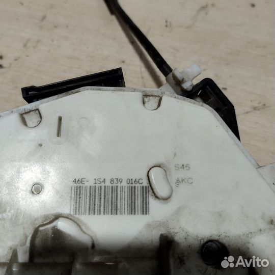 Задний правый замок двери Skoda Fabia 2