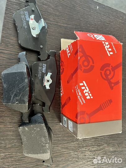Передние тормозные колодки Volvo XC90 TRW