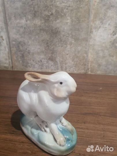 Фарфоровая статуэтка.Старая Гжель.Заяц.ссср