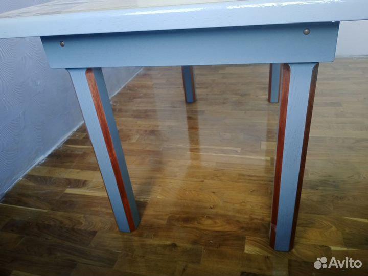 Стол деревянный