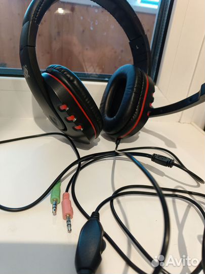 Проводные наушники с микрофоном