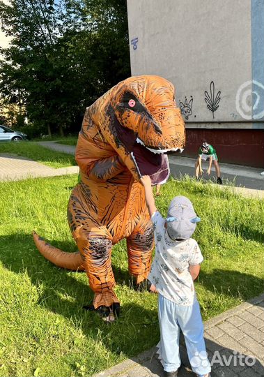 Костюм динозавра анимация