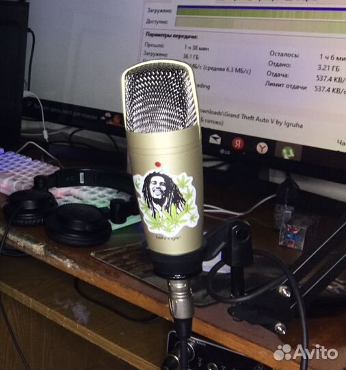 Студийный микрофон