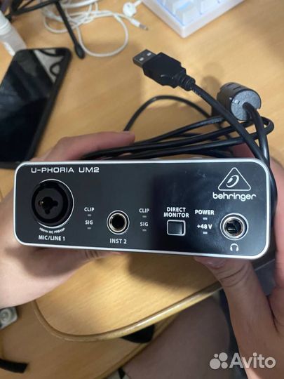 Аудиокарта behringer um2