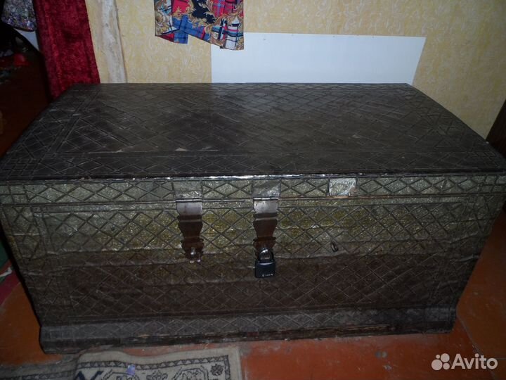 Винтажный сундук старинный