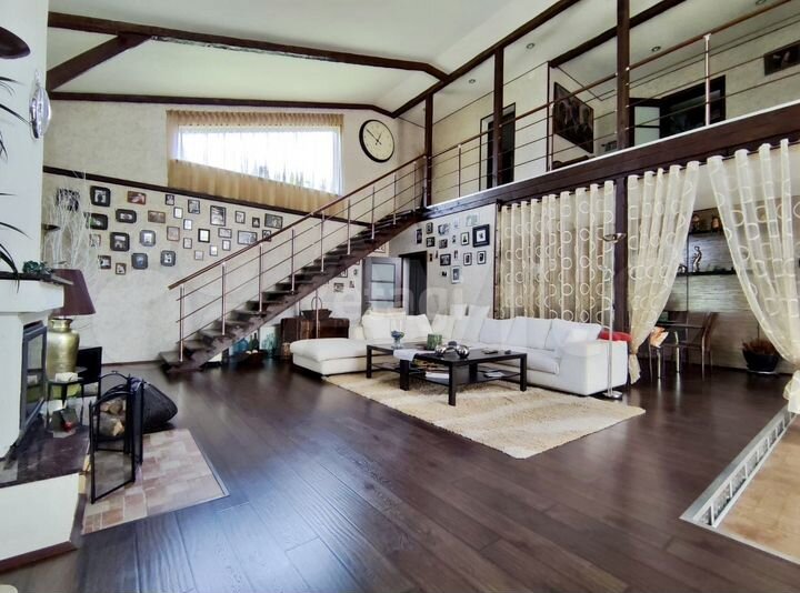 Дом 220,7 м² на участке 21 сот.