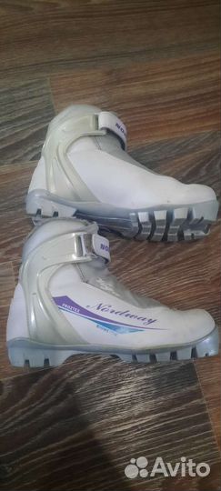 Лыжные ботинки