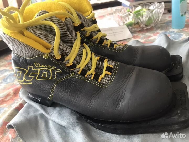 Лыжные ботинки