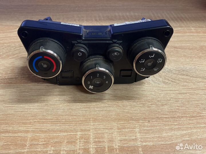 Блок управления отоплением салона Шевроле Авео Т30