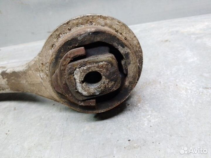 Рычаг передний нижний левый задний Volkswagen