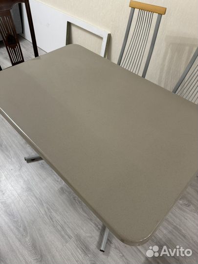 Кухонный стол