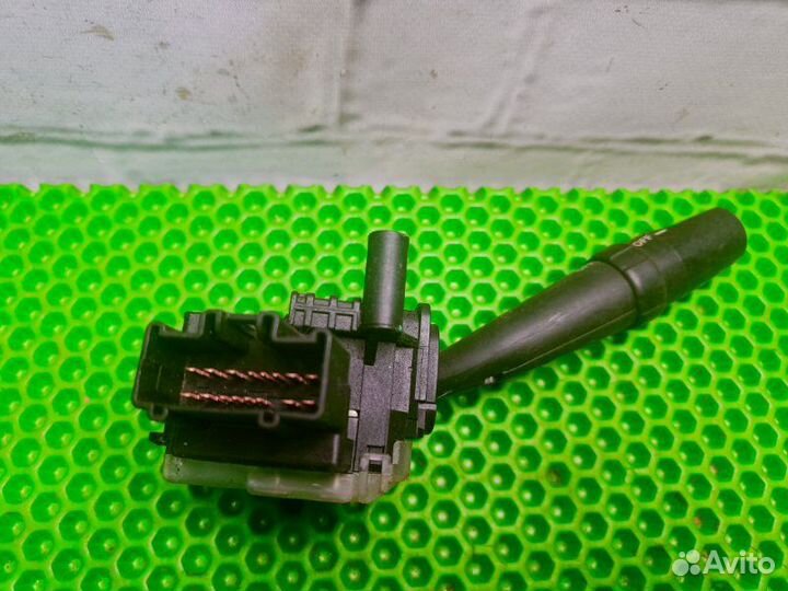 Переключатель поворотов правый Toyota Premio