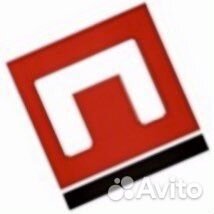 Водитель со своим микроавтобусом