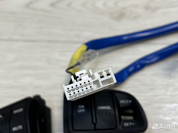 Кнопки на руль kia sportage 3 с подогревом