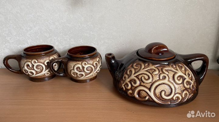 Чайник и чашки