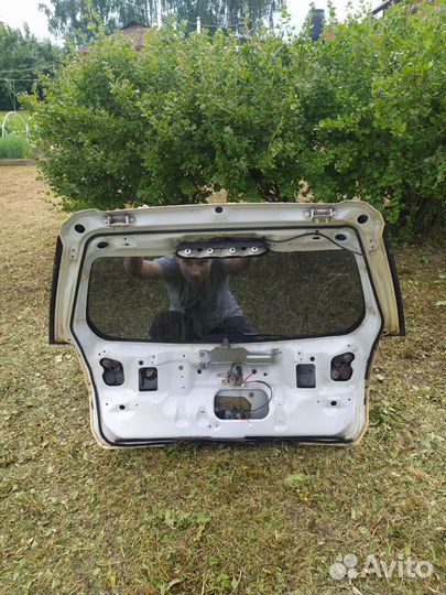 Дверь багажника