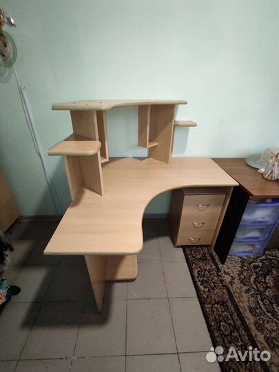 Компьютерный стол угловой с тумбой и полкой