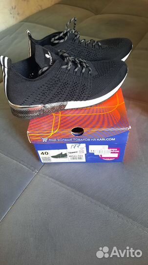 Кроссовки женские