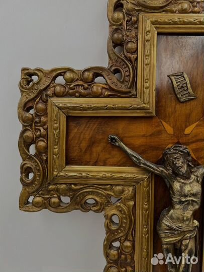 Крест большой с фигурой Спасителя