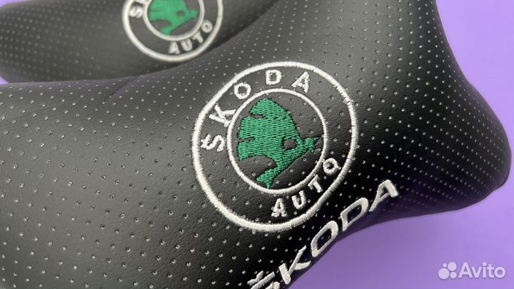 Подушки 2 шт в салон автомобиля Skoda эмблема Шкод