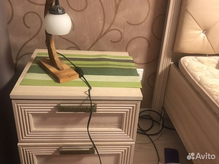 Тумба прикроватная все с Лампа настольная