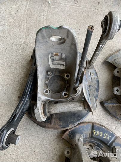 Кулак поворотный задний левый Bmw X5 E53