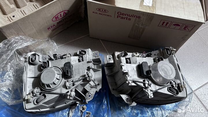 Продам переднии фары на kia k-2500 (2003)