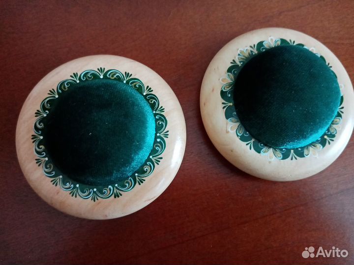 Игольница на деревянной основе