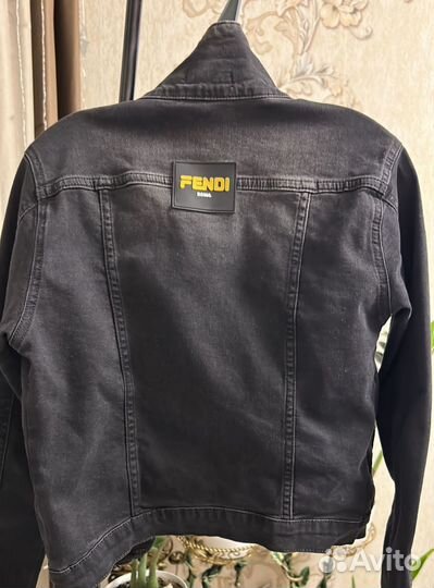 Джинсовая куртка