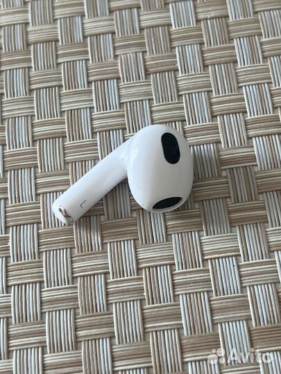 Левый наушник airpods pro левый