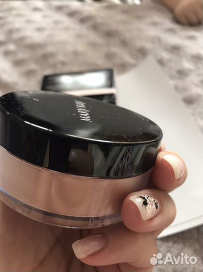 Шелковистая рассыпчатая беж пудра Mary Kay